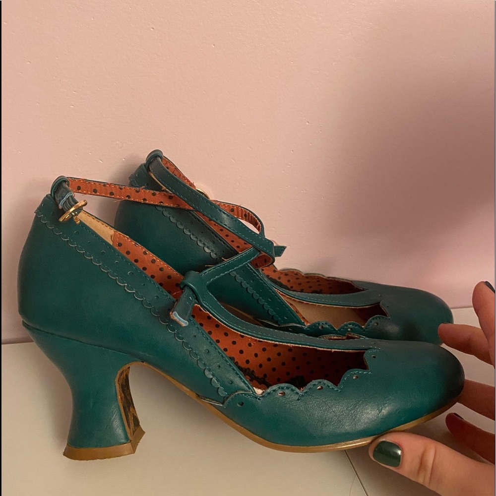Vintage Style Green T- Strap Heels - Picture 1 of 2
